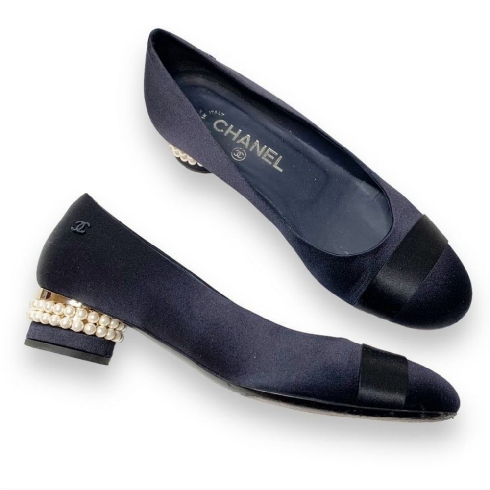 Ultra rare Karl Lagerfeld chanel satin tuxedo pearl wrapped heel pumps